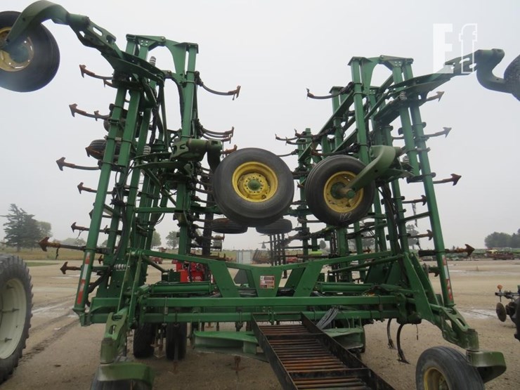 john-deere-2210-image-2