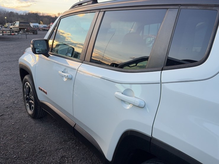 2016-jeep-renegade-image-13