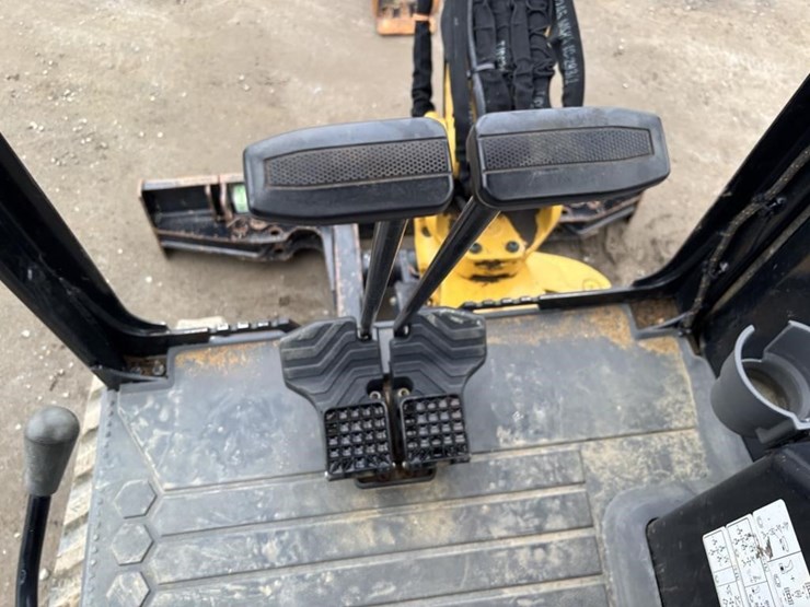 2022-caterpillar-302.7cr-image-27