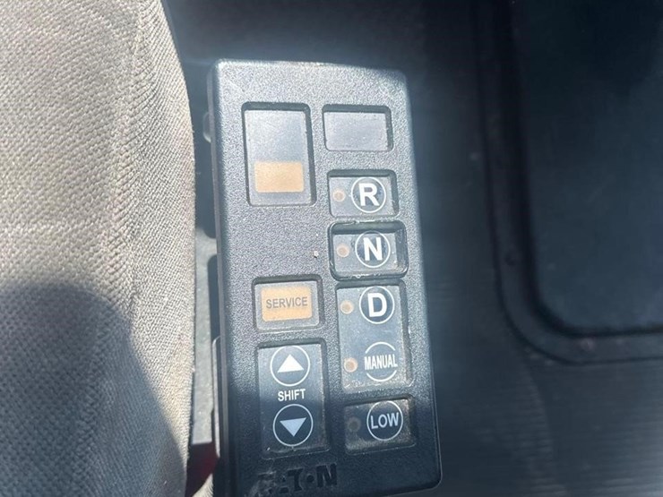 2010-peterbilt-387-image-21