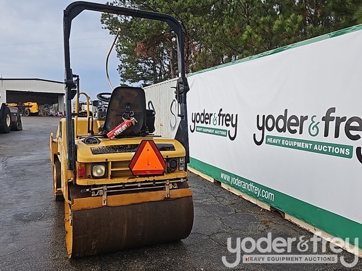 2011-caterpillar-cb34b-image-4