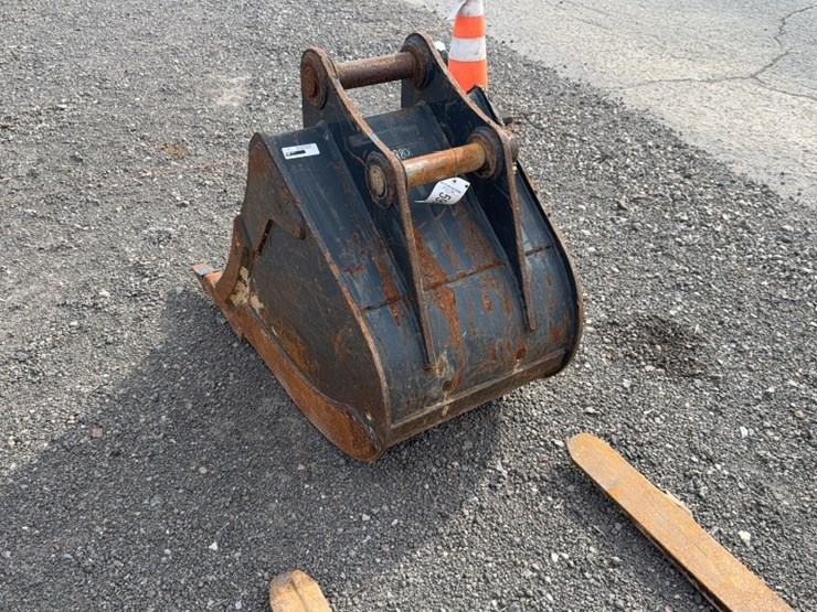 #2000-•-bobcat-24"-excavator-bucket-image-3