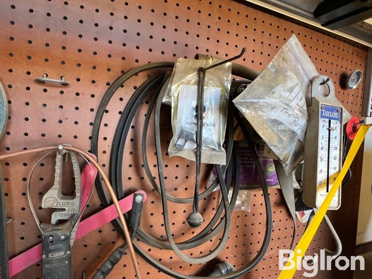 steel-workbench-&-supplies-image-17