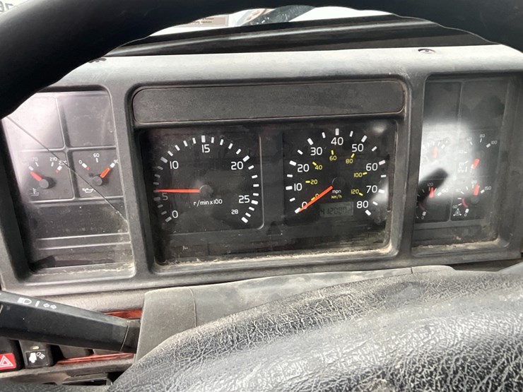 2002-volvo-vnl-day-cab-image-21