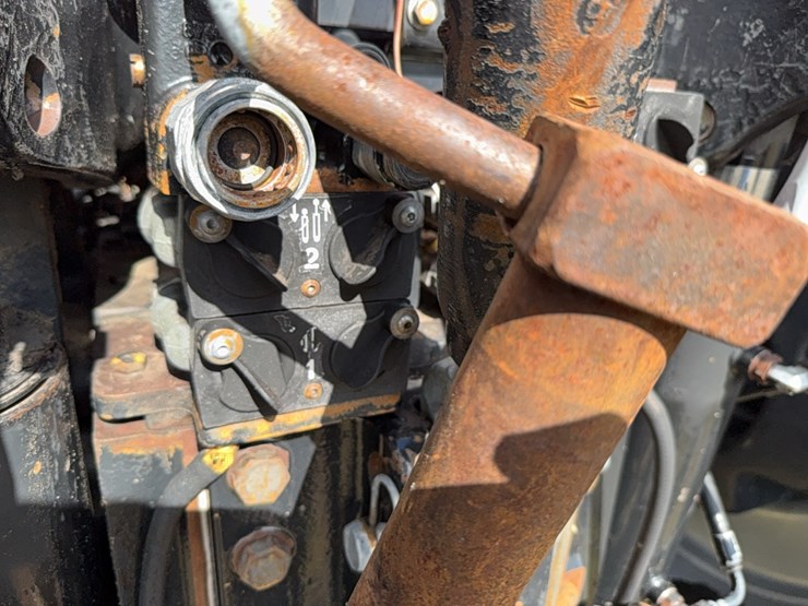 case-ih-magnum-335-image-32