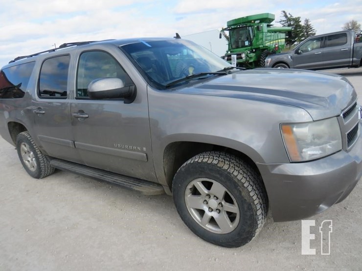 2008-chevrolet-suburban-image-4