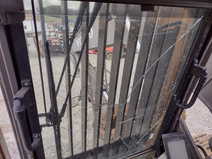 volvo-ec220e-lr-image-8