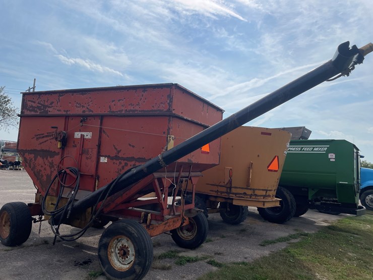 #1467-•-bushnell-gravity-cart-with-auger-image-3