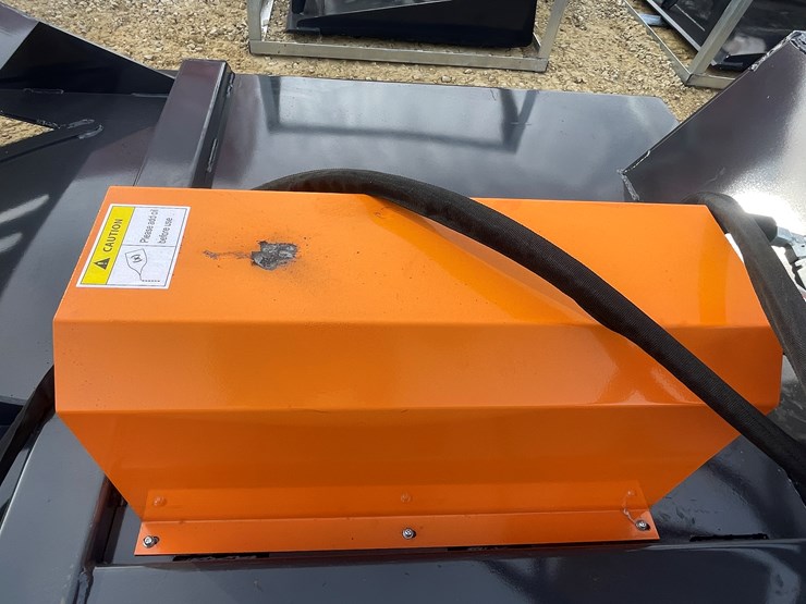 #3247-•-wolverine-72"-skid-steer-brush-cutter-image-10