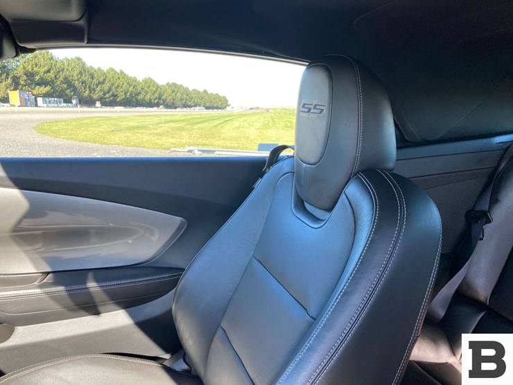 2014-chevrolet-camaro-ss-convertible-image-33