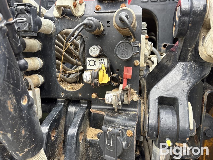 2022-jcb-8330-4wd-tractor-image-12