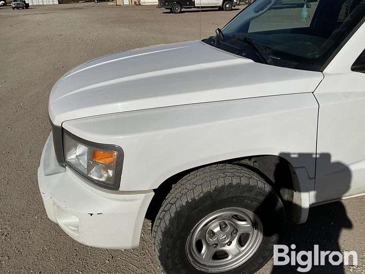 2010-dodge-dakota-image-11