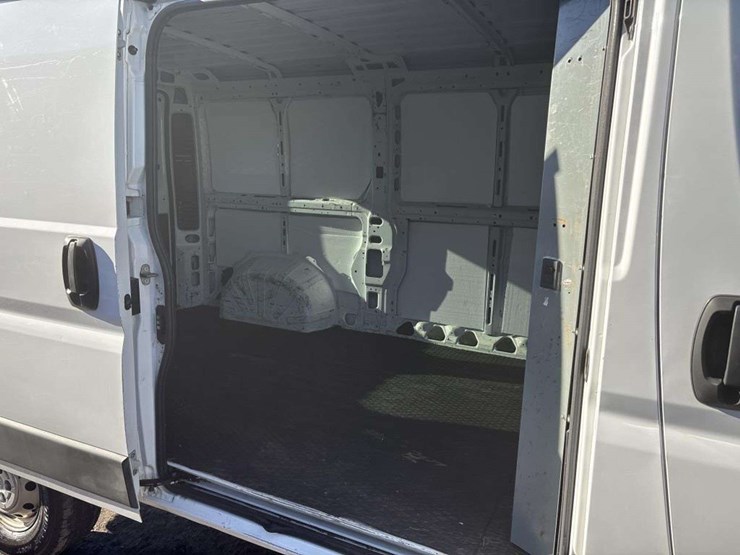 2018-ram-promaster-1500-image-14