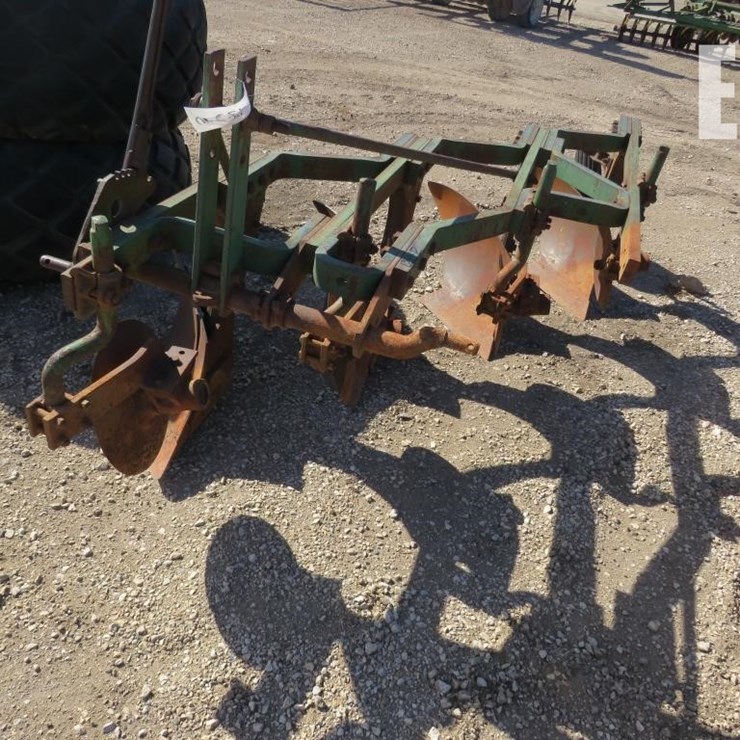 JOHN DEERE 4X PLOW 132