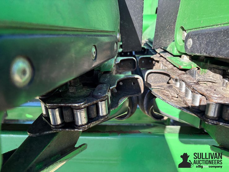 2022-john-deere-c8r-image-19