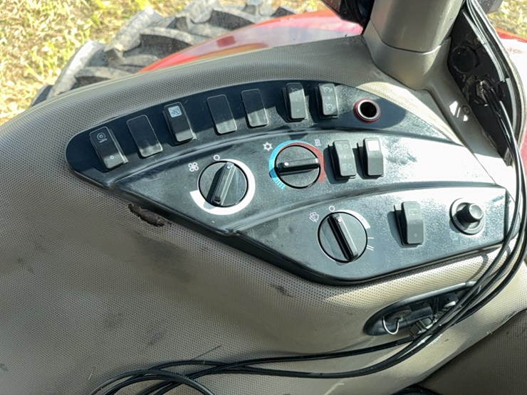 case-ih-magnum-335-image-65