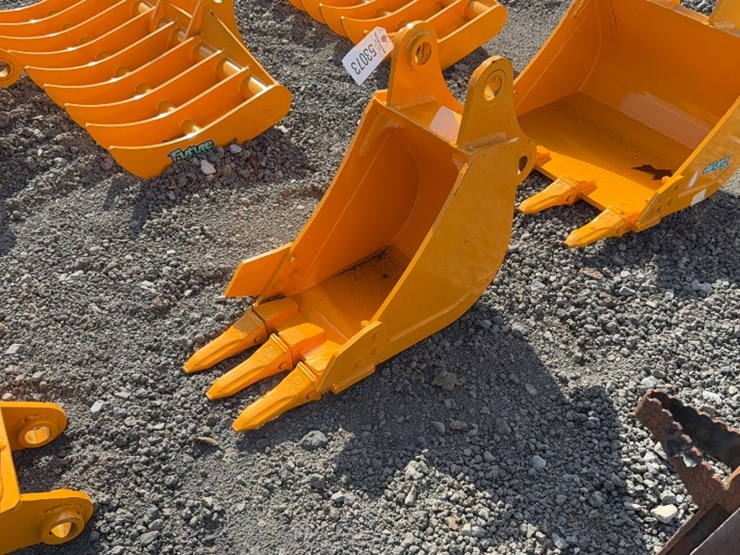 caterpillar-305-image-1