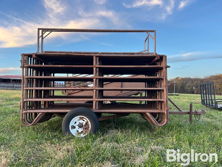 portable-panels-w/loading-gate-on-trailer-image-5
