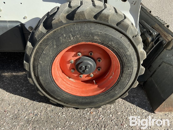 2012-bobcat-s650-image-19