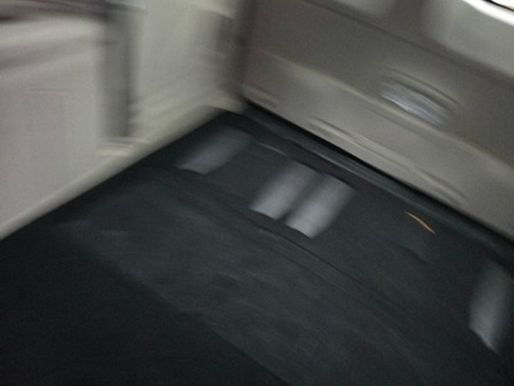 2013-chrysler-town-&-country-image-13