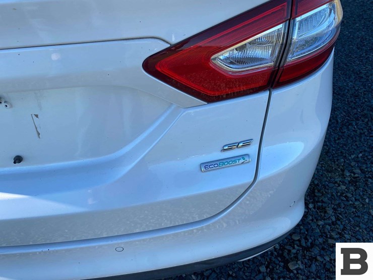 2016-ford-fusion-sedan-image-19