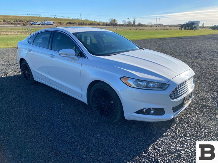 2016-ford-fusion-sedan-image-8