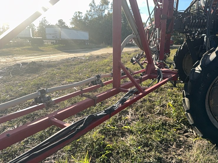 case-ih-3185-patriot-sprayer-image-13