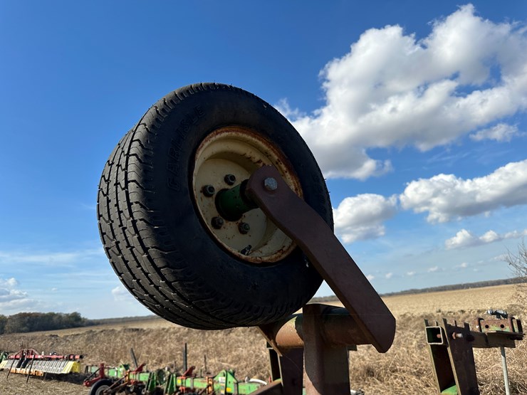 john-deere-845-image-9