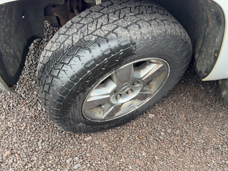 #3018-•-2013-chevy-silverado-pickup-truck-image-14