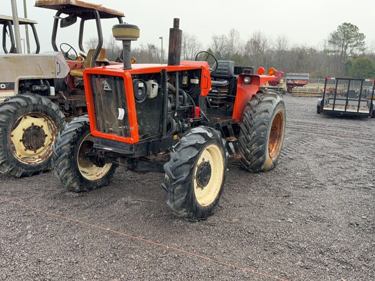 #3056-•-allis-chalmers-tractor-image-1