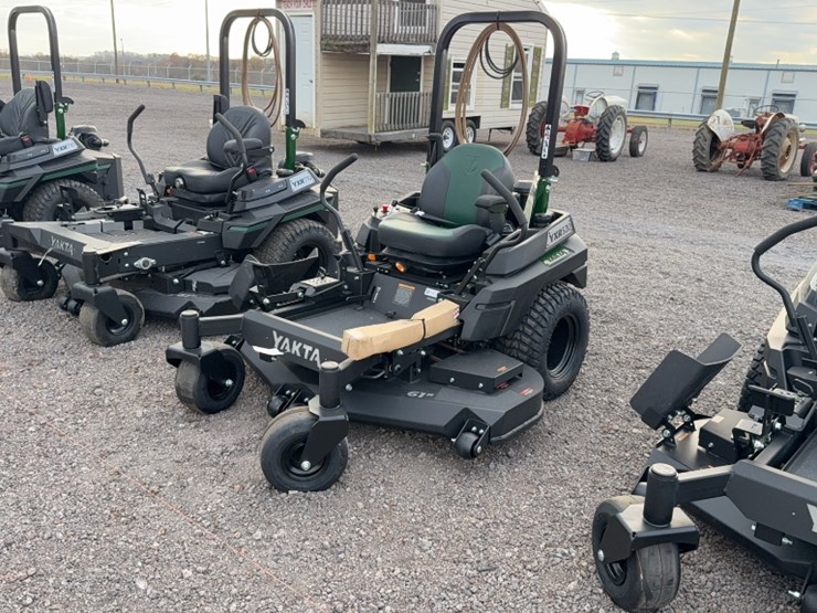 #3077-•-yakta-yxr-320-zero-turn-lawn-mower-image-1