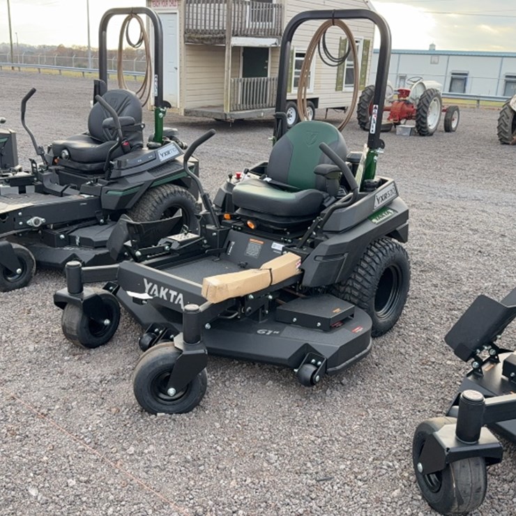 #3077 • YAKTA YXR 320 ZERO TURN LAWN MOWER