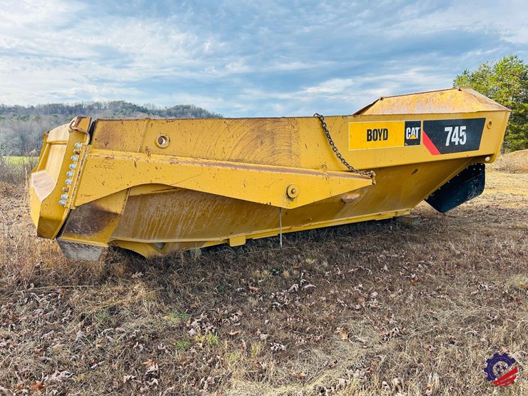 caterpillar-745-image-6