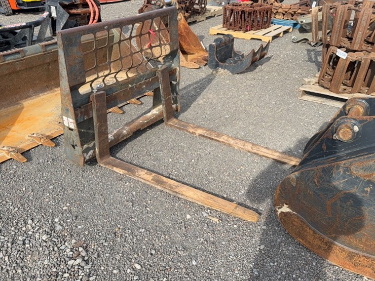 #2001-•-bobcat-48"-skid-steer-pallet-forks-image-1
