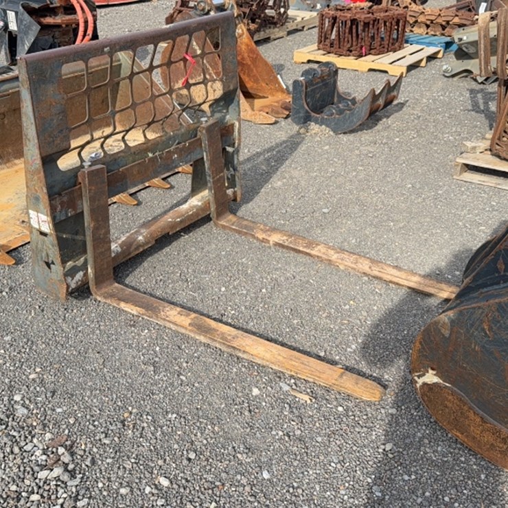 #2001 • BOBCAT 48" SKID STEER PALLET FORKS