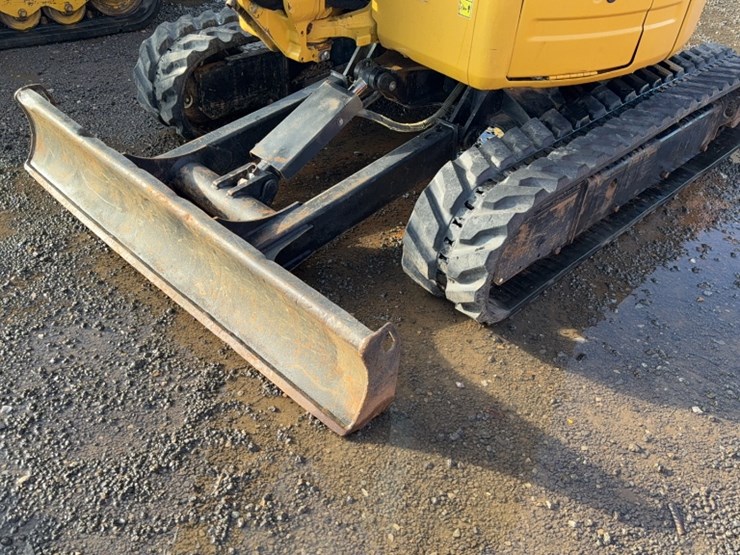 caterpillar-303-image-12