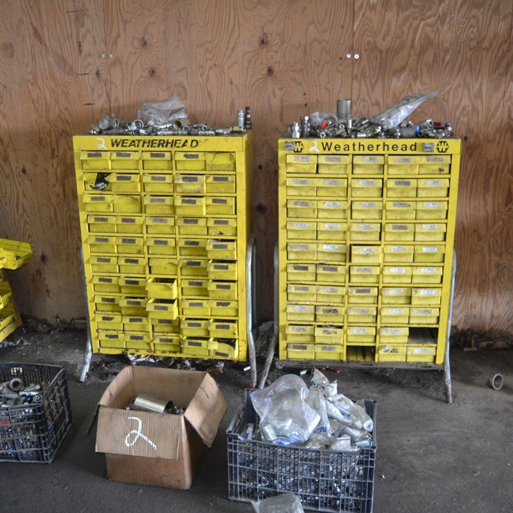 LOT OF WEATHER HEAD HYDRULIC FITTINGS