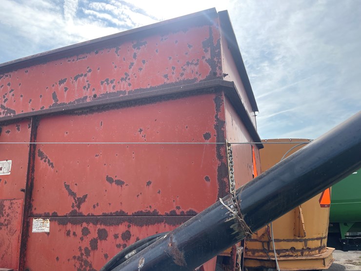 #1467-•-bushnell-gravity-cart-with-auger-image-12