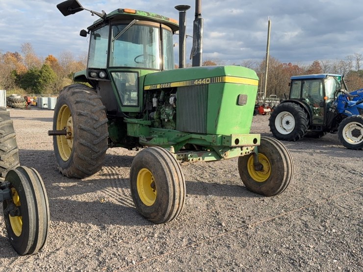 john-deere-4440-image-3