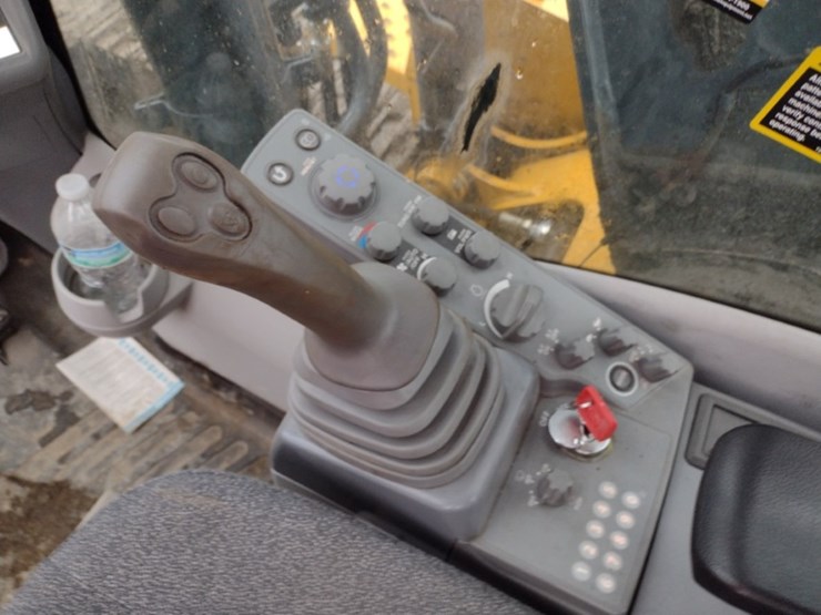 deere-200-lc-image-9