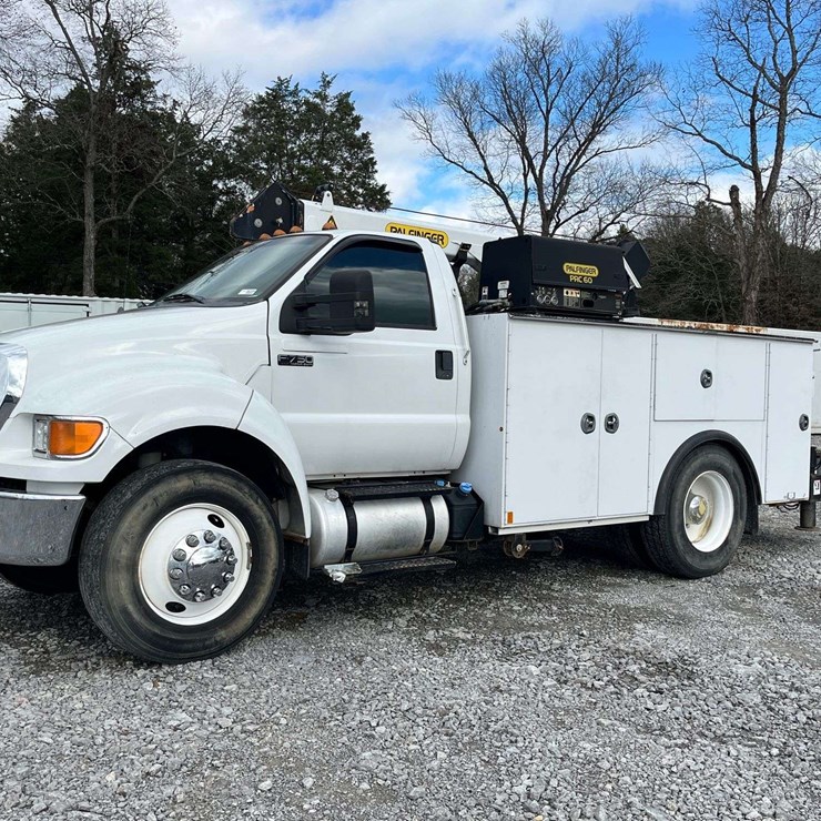 2013 FORD F750