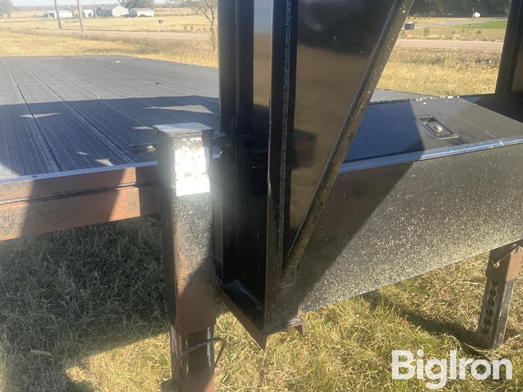 2013-titan-trailer-image-14