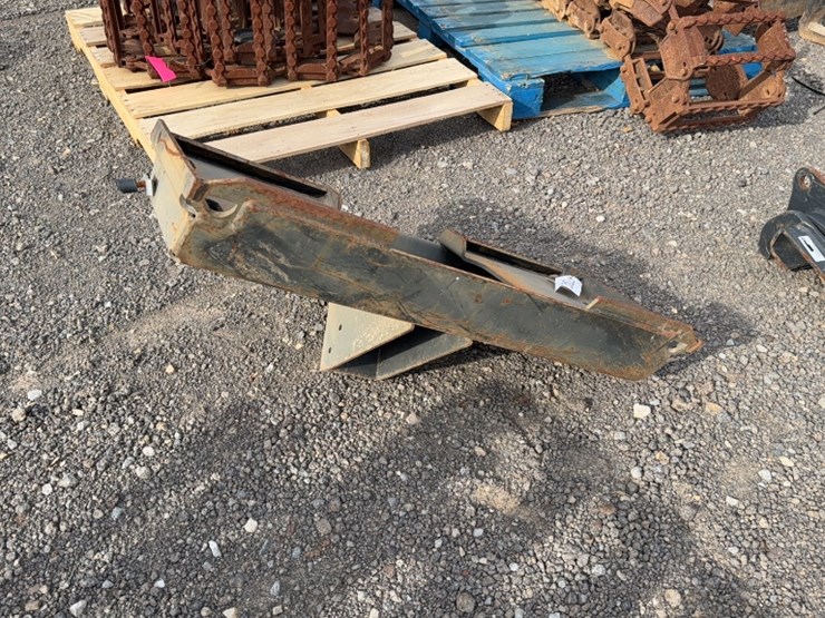 #2010-•-bobcat-mini-skid-steer-auger-mount-image-2