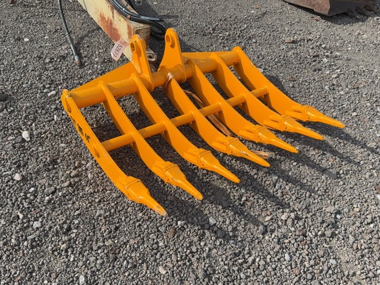 caterpillar-305-image-1