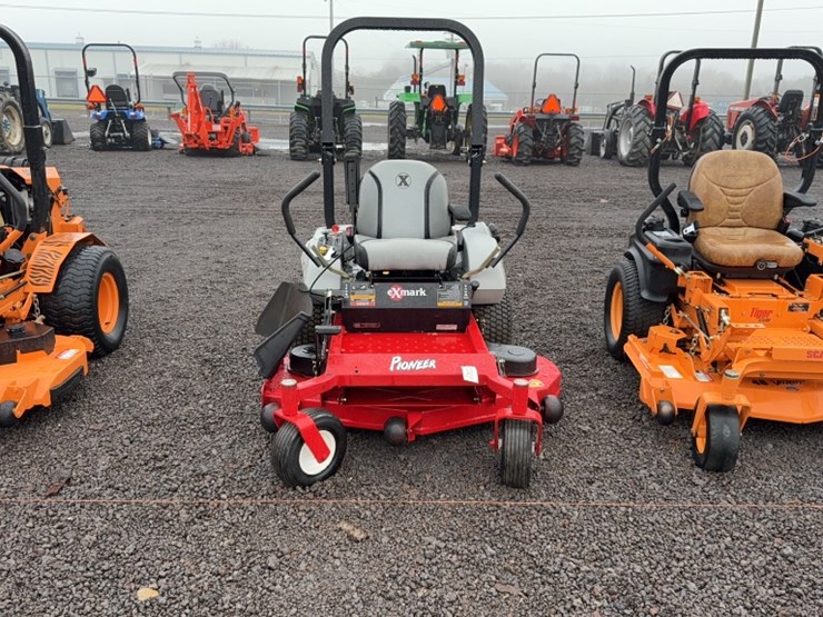 #3092-•-2014-exmark-pioneer-zero-turn-lawn-mower-image-2