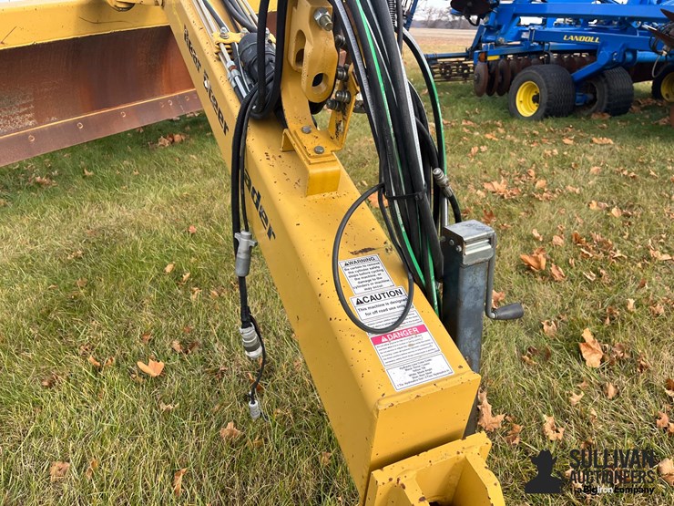 2017-landoll-1632rs-rear-steer-pull-type-grader-image-12