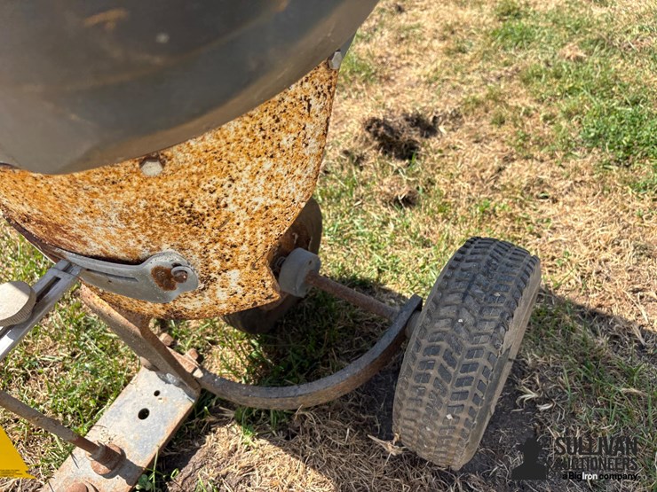 pull-type-yard-spreader-image-11