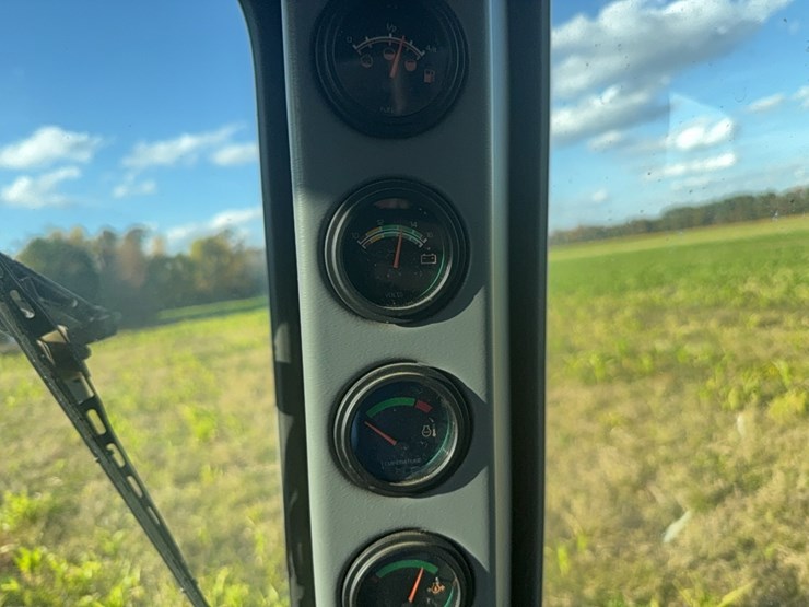 case-ih-3185-patriot-sprayer-image-122