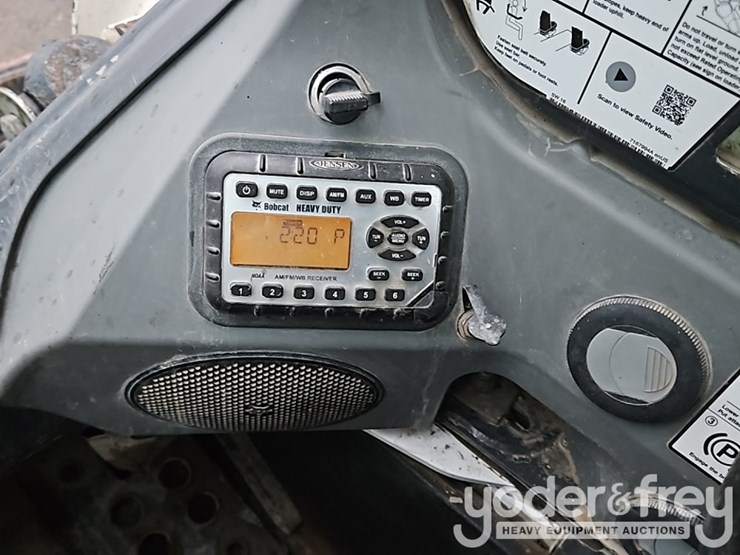 2019-bobcat-t740-image-31