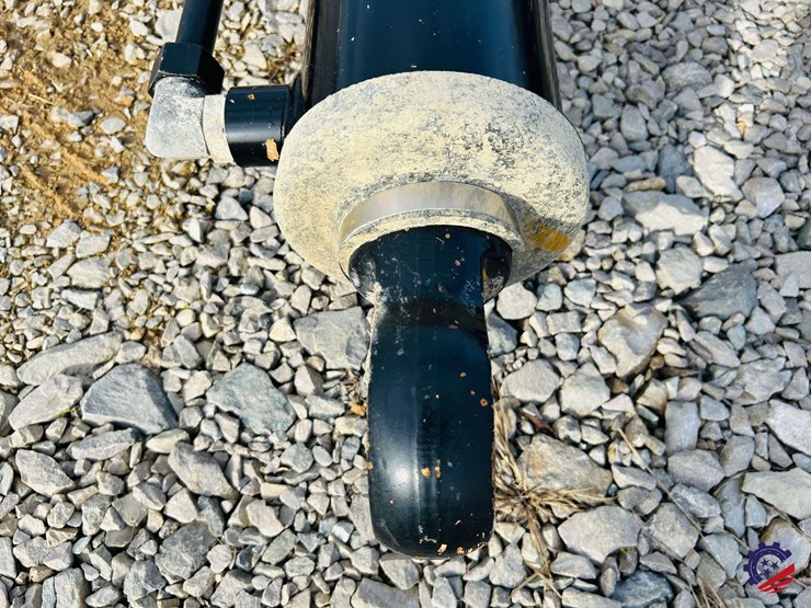 caterpillar-745-image-37